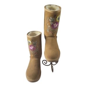 Ugg Boots Embroidered Tan